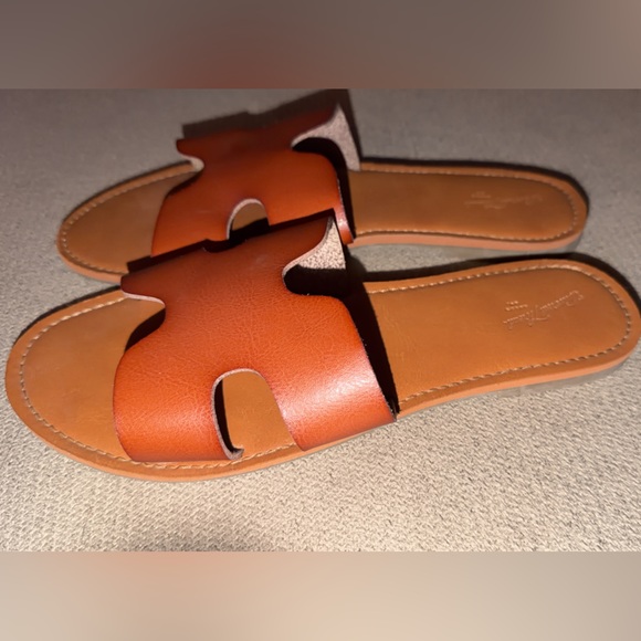 Universal Thread Tan Sandals - Picture 4 of 4